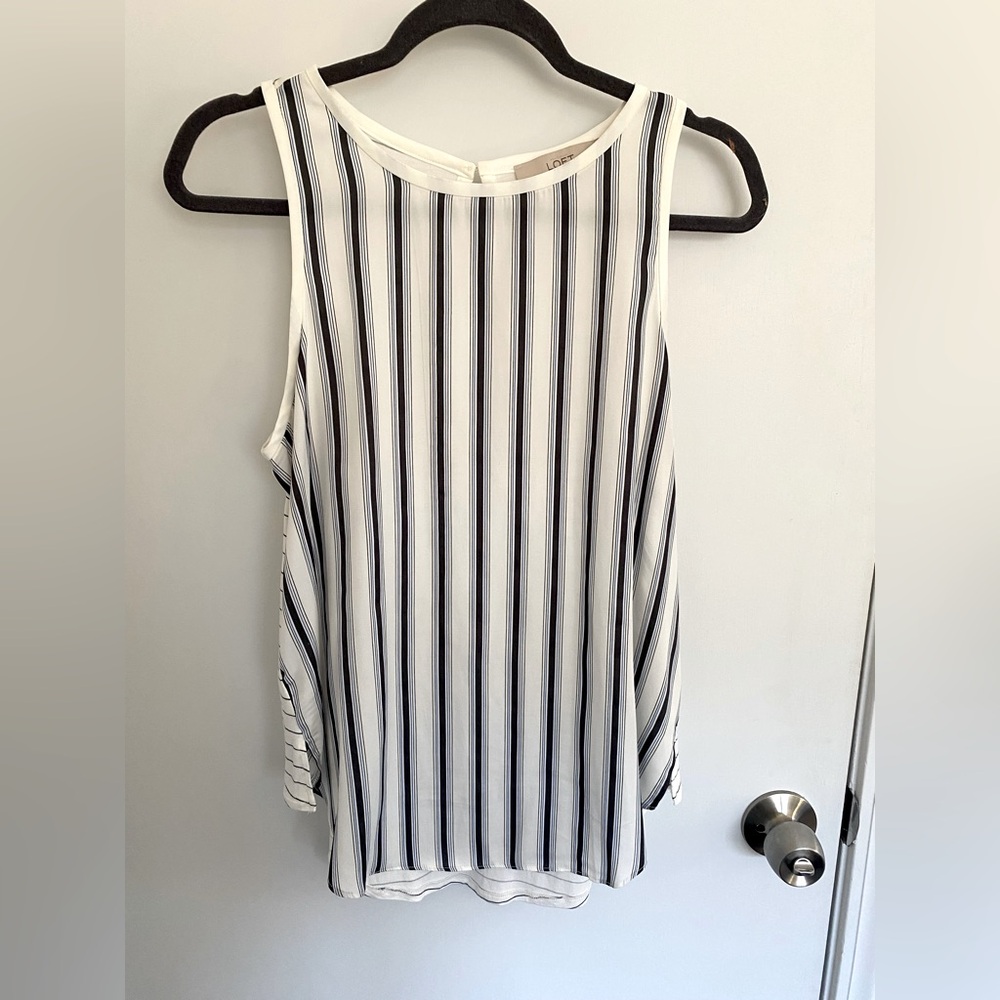 LOFT tank top. Size M. Color: Navy/Cream